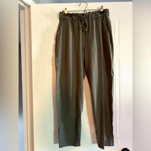Lululemon size 8 - Keep Moving Pant - High Rise - Grey Sage